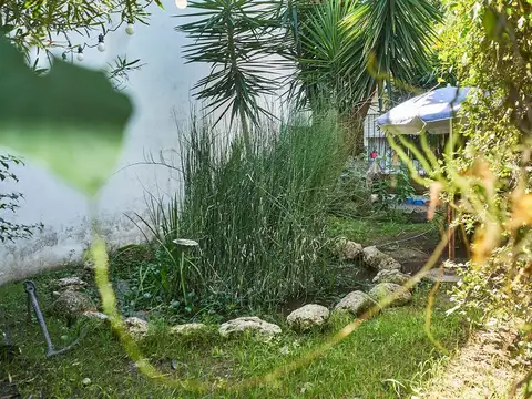 VENTA CASA 5 AMB. GARAGE TERRENO DERQUI FINANCIA