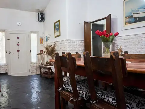 VENTA CASA 5 AMB. GARAGE TERRENO DERQUI FINANCIA