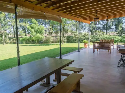 Casa en alquiler verano, 4 dormitorios, Santa Bárbara del 3/1 al 1/2  sobre  1.500 m2 de jardín