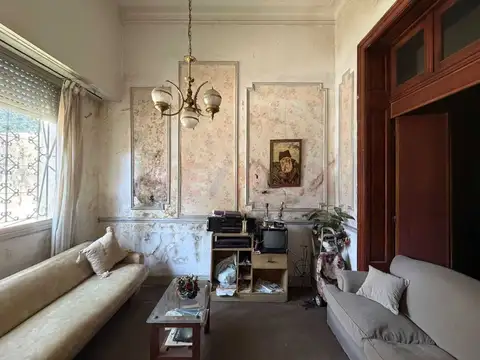 Venta Casa a refaccionar en Flores Norte