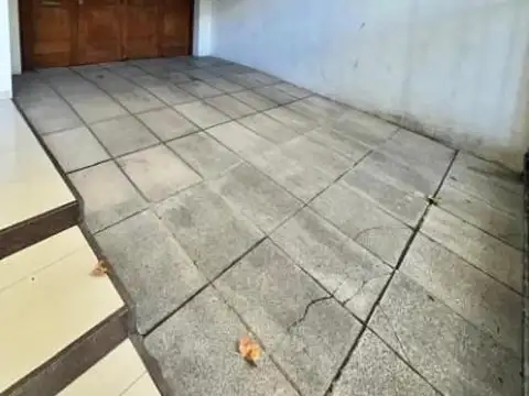 Casa 7 ambientes con 2 baños