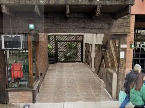 Venta Cochera cubierta en Vicente Lopez con baulera