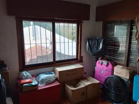 Casa dos plantas con terreno en venta, Claypole