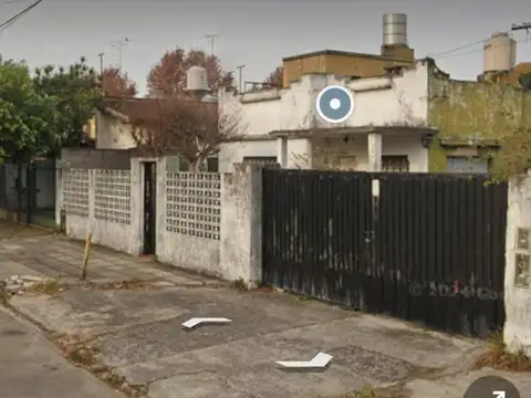 Casa y Galpon en 2 Lotes de 600 m2