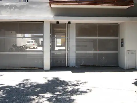 Cochera fija descubierta en excelente ubicación de San Isidro. Escucha ofertas