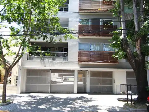 Cochera fija descubierta en excelente ubicación de San Isidro. Escucha ofertas