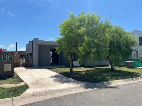 Casa en Venta en Pilar del Este - Santa Emilia, USD 177.000