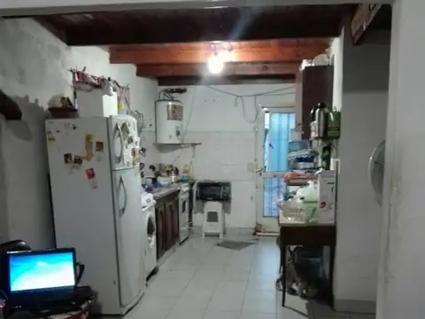 CASA CON GALPON  OPORTUNIDAD ! LOTE 10 X 42! SE ESCUCHAN PROPUESTAS