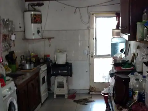 CASA CON GALPON  OPORTUNIDAD ! LOTE 10 X 42! SE ESCUCHAN PROPUESTAS