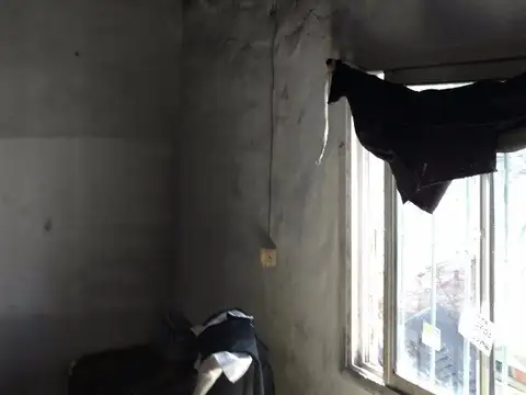 CASA CON GALPON  OPORTUNIDAD ! LOTE 10 X 42! SE ESCUCHAN PROPUESTAS