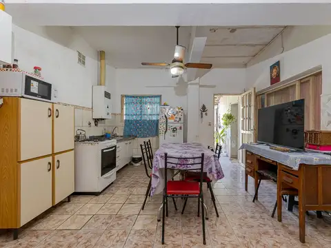 CASA EN VENTA EN PARQUE CASADO CON JARDIN