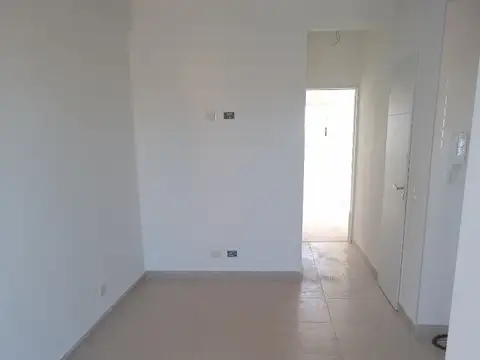 Departamento Dos ambientes al frente segundo piso (Actualmente Alquilado)