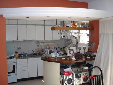 DEPARTAMENTO 3 AMBIENTES AL FRENTE CON COCHERA.APTO PROFESIONAL