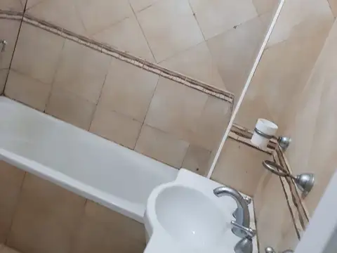 Semipiso 4 amb  frente- balcón en alquiler Lanús O