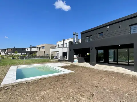 Casa 5 ambientes con 5 baños