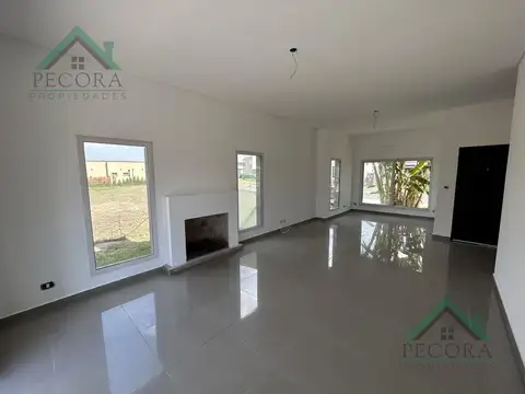 Casa 4 ambientes con 2 baños