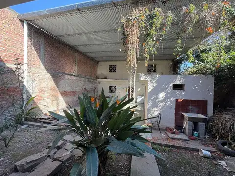 Casa 9 ambientes con 3 baños