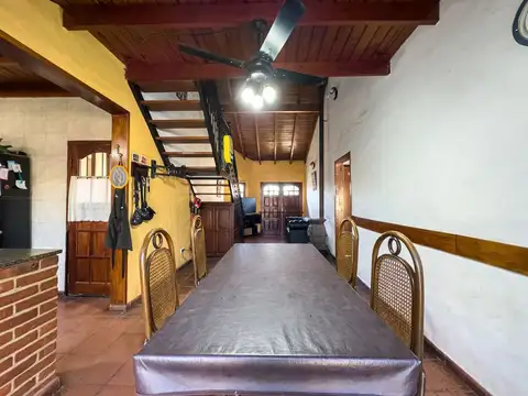 Casa 5 ambientes con 2 baños