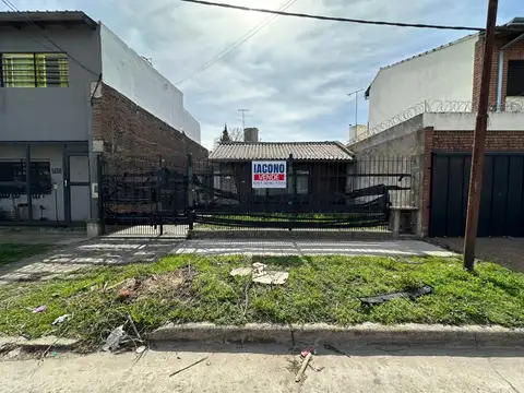 TERRENO CON CASA PREMOLDEADA