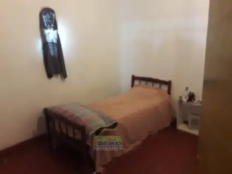 Casa 9 ambientes con 3 baños