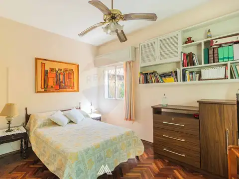 Casa 8 ambientes con 4 baños