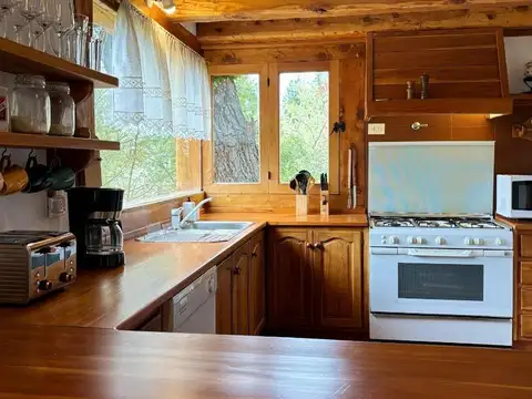 Casa en Alquiler con 2 cocheras