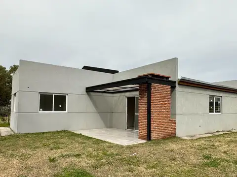 Casa en venta - 2 Dormitorios 2 Baños - Cochera - Pilar del Este