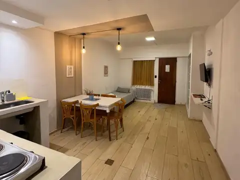 Oficina con 2 consultorios/privados contiguos y sala de espera.