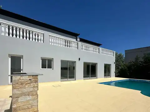 Casa en venta - 3 Dormitorios 5 Baños - 1.200Mts2 - Cañuelas
