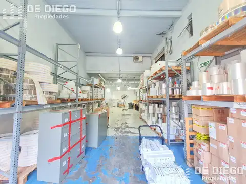 Venta con renta Edificio de oficinas con deposito, ideal laboratorio habilitable ANMAT Martinez