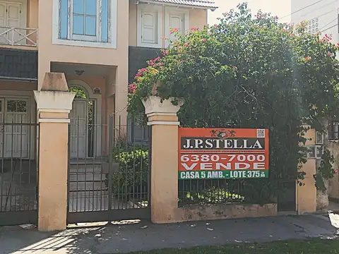 Casa 5 amb. en 2 plantas - Garaje p/ 3 autos (238 m² Edif.) - S.Justo (Ctro)