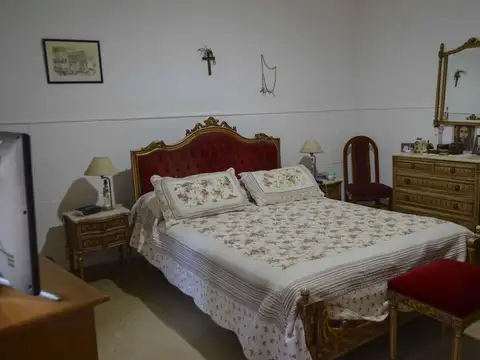 Casa 6 ambientes con 2 baños