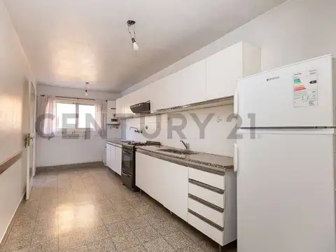 Venta departamento 3 ambientes con balcón y toilette – San Martín (permuta)