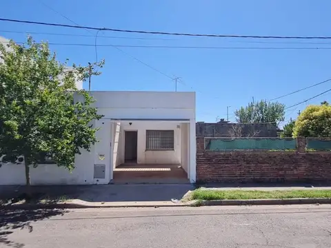 Casa 2 dormitorios cochera jardin V. Constitución