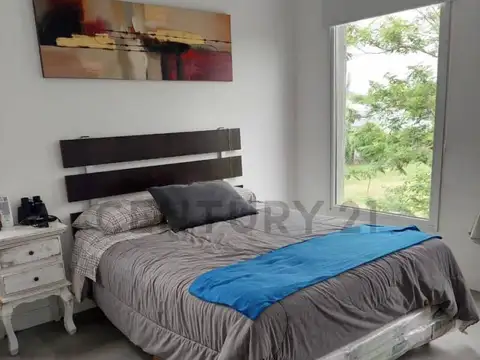 Casa en Alquiler con 3 cocheras