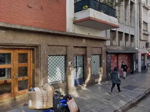 Excelente local a la venta en Viamonte 2300