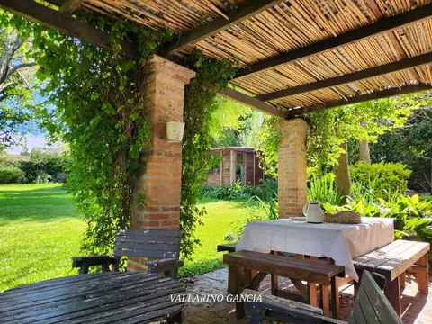 Casa 5 ambientes con 2 baños