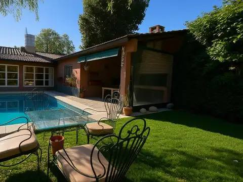 Casa 4 ambientes piscina cochera venta Ituzaingo norte
