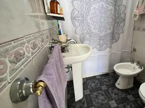 Casa 4 ambientes con 1 baño