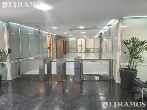 Oficina en Alquiler con 4 cocheras
