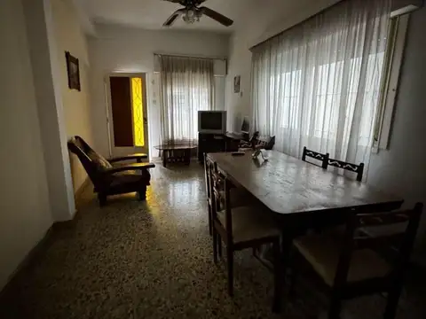 Casa 6 ambientes con 2 baños