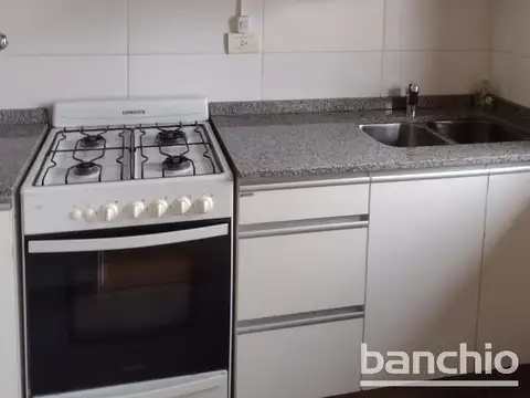 Departamento en Alquiler en Abasto, $ 490.000