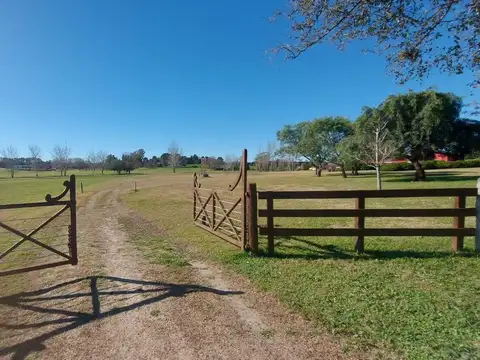 CASA EN VENTA EN BARADERO CON PILETA