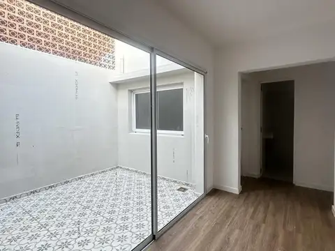 VENTA CASA DE PASILLO DOS DORMITORIOS CON TERRAZA Y PARRILLA EN RODRIGUEZ 1400