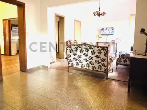 42 entre 12 y 13 800, Piso 0