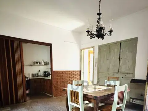 42 entre 12 y 13 800, Piso 0