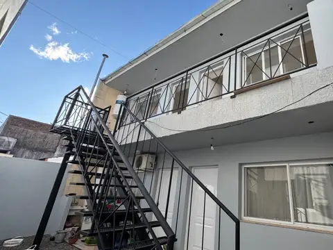 Tipo Casa en Planta Alta 2 amb. a estrenar