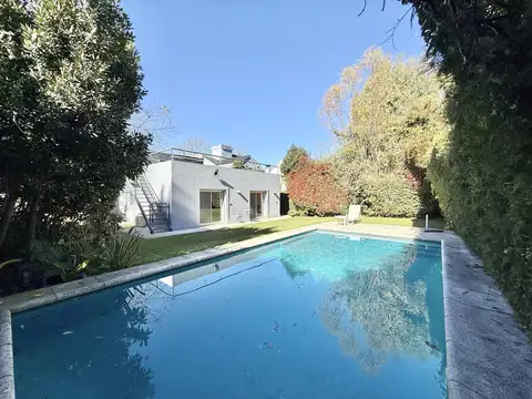 Casa en Venta con 3 cocheras