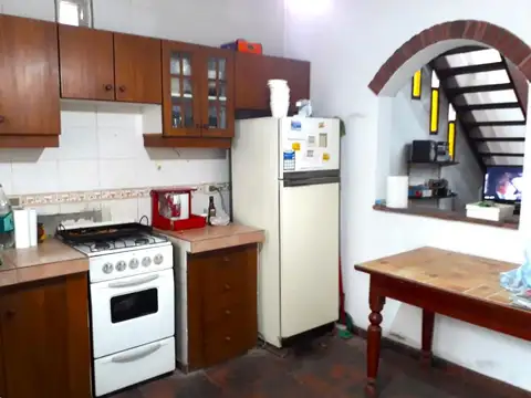 Casa 4 ambientes con 2 baños