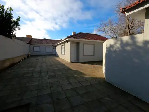 Casa en venta - 3 Dormitorios 1 Baño - Costa Azul